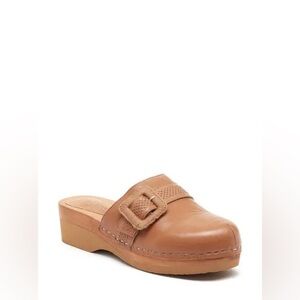 EUC Kelsi Dagger Brooklyn Carve Clog Tan